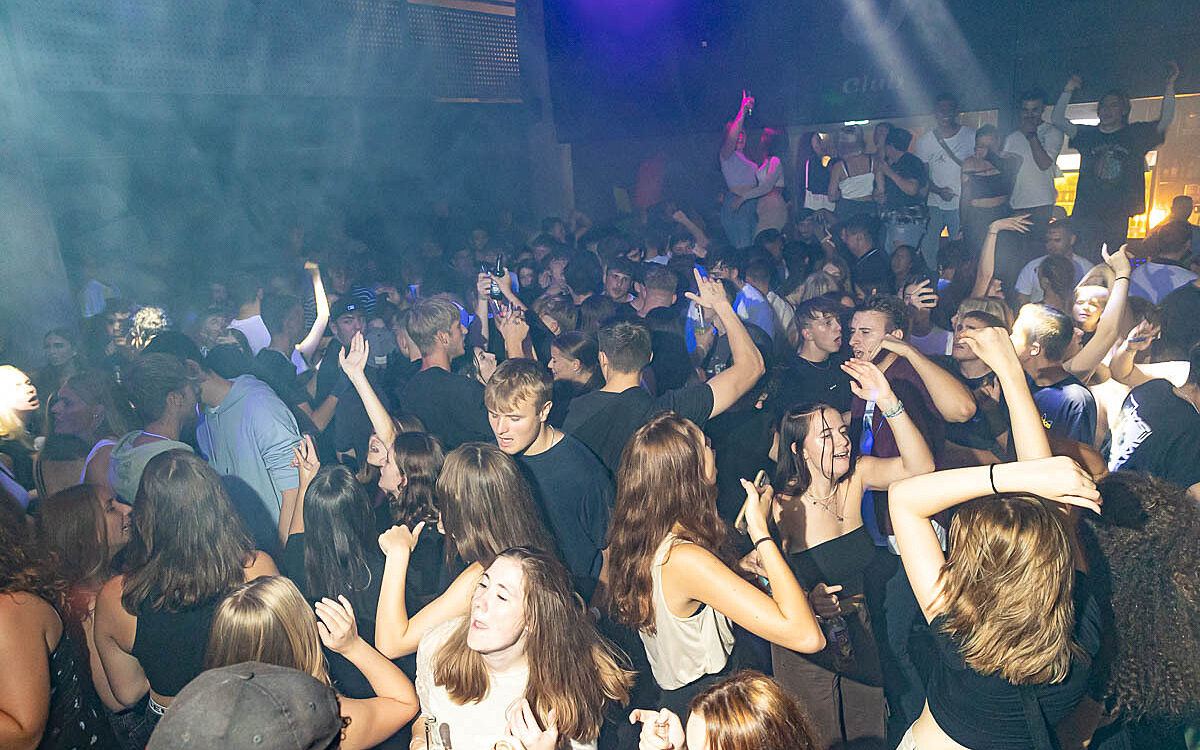 106,9 Radio Gong Dein Heimvorteil live aus… Radio Gong Würzburg