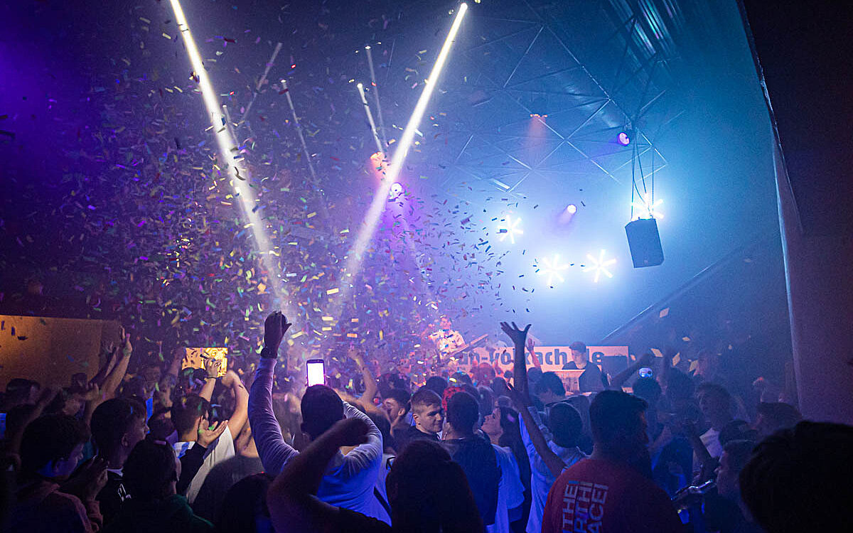 106,9 Radio Gong Dein Heimvorteil live aus… Radio Gong Würzburg