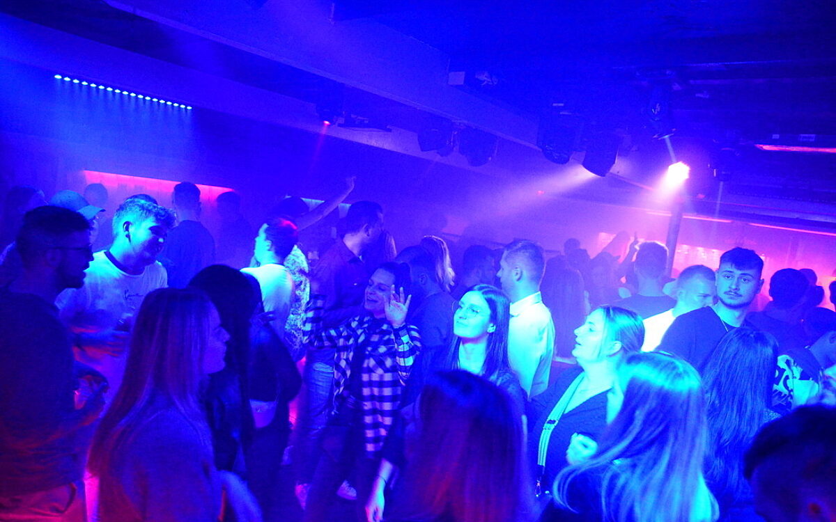 106,9 Radio Gong Dein Heimvorteil live aus… Radio Gong Würzburg