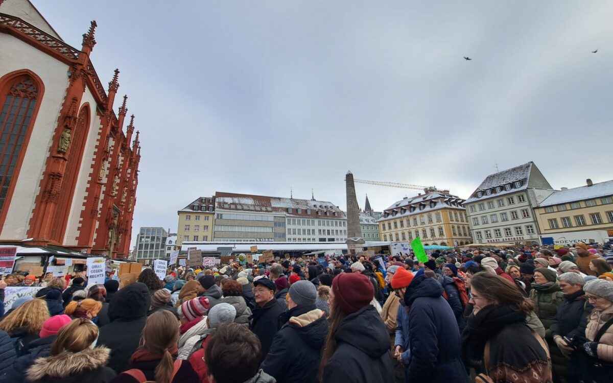 Würzburg Demo gegen Rechts in der Innenstadt Radio Gong Würzburg