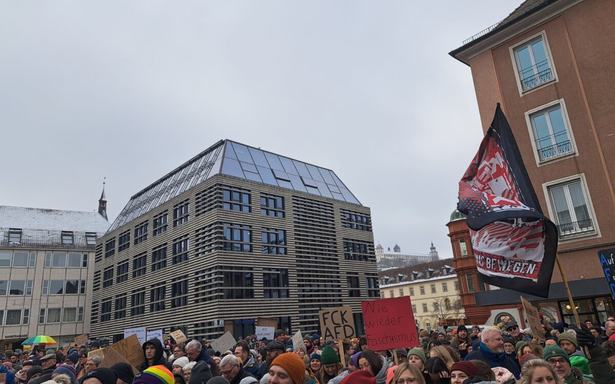 Würzburg Demo gegen Rechts in der Innenstadt Radio Gong Würzburg